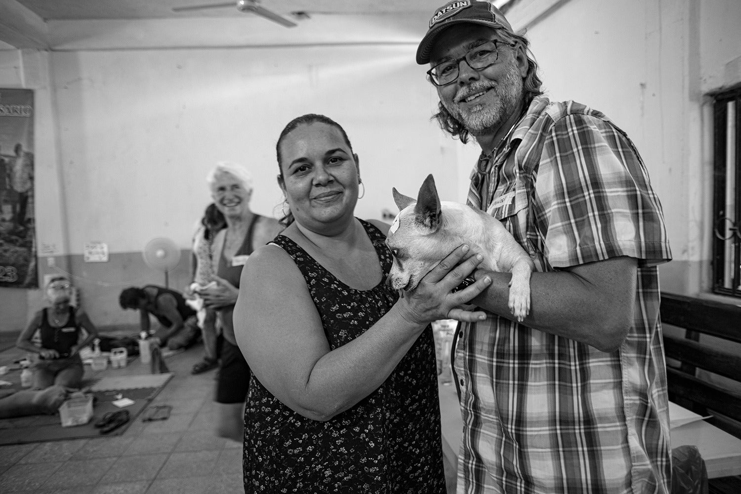 Grupo de Apoio à Natureza e Animais. Woman holding a dog. 